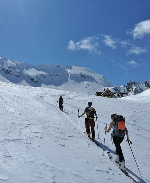 Gaestehaus-Heiss-Lenggries-Aktivurlaub-im-Winter-Skitour-Ski-Alpin-und-Langlauf